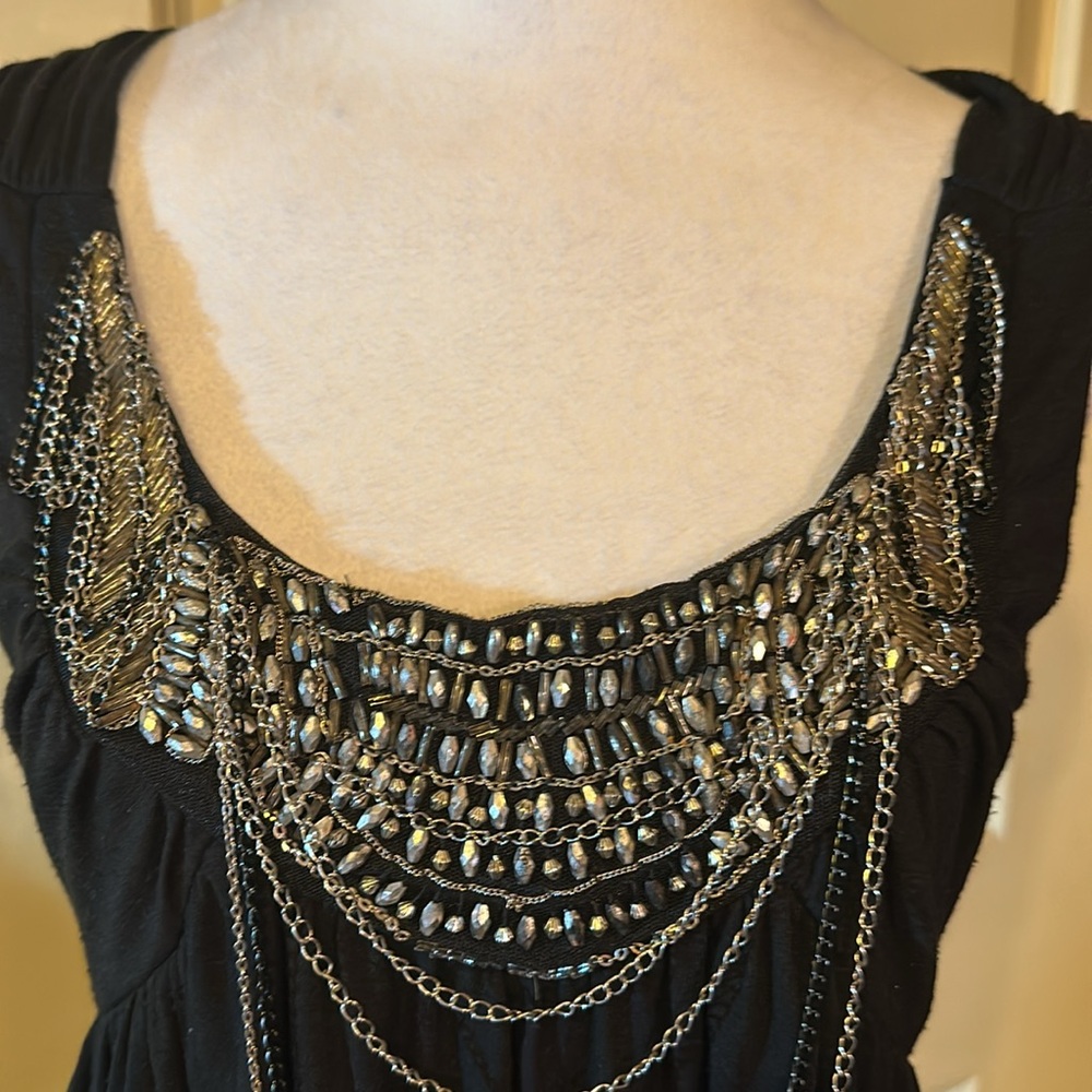 Black chain& bead embellished top short sleeve
Gently Worn